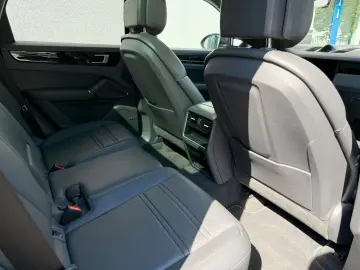 Cayenne E-Hybrid*Pano*Luft*22Zoll*AHK*360Kamera*