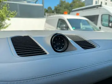 Cayenne E-Hybrid*Pano*Luft*22Zoll*AHK*360Kamera*