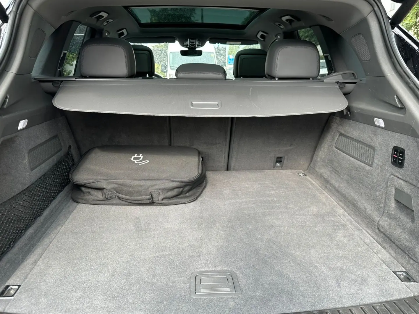 Cayenne E-Hybrid*Pano*Luft*22Zoll*AHK*360Kamera*