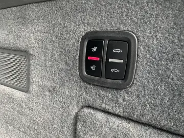 Cayenne E-Hybrid*Pano*Luft*22Zoll*AHK*360Kamera*