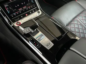 AUDI S8 4.0TFSI QUATTRO PANO HUD LASER TV 360° B&O