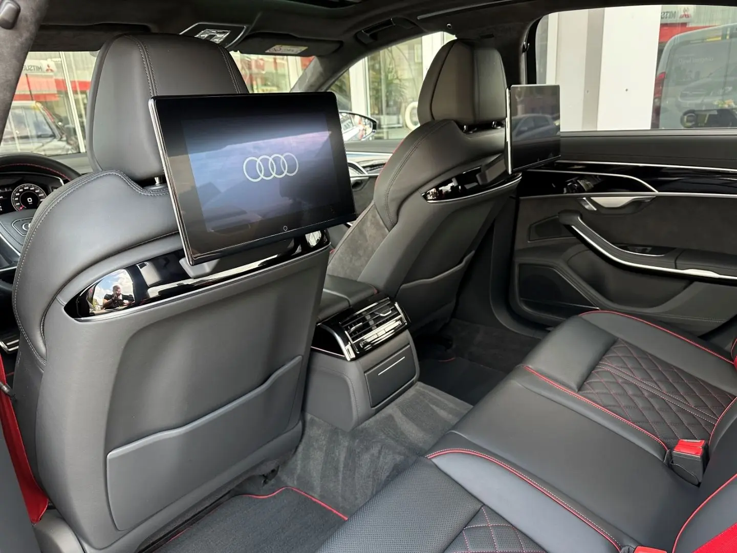 AUDI S8 4.0TFSI QUATTRO PANO HUD LASER TV 360° B&O