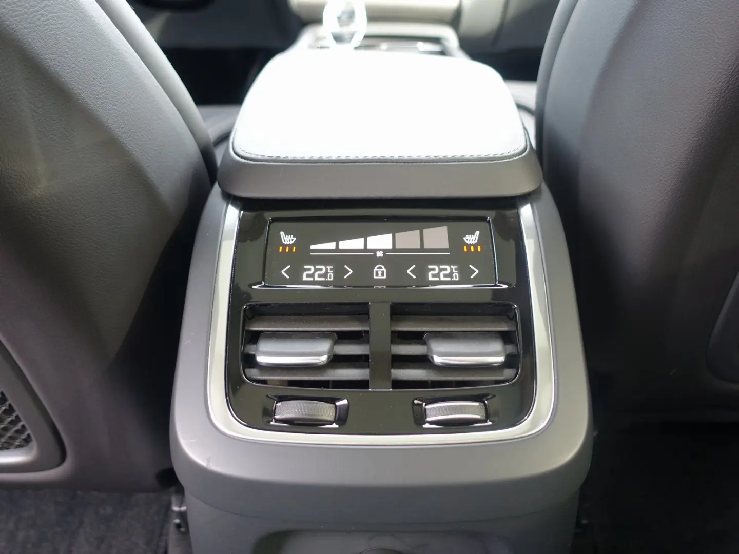 XC90 T8 Plus Bright AWD HeadUp/Pano/B&W/AHK/Four
