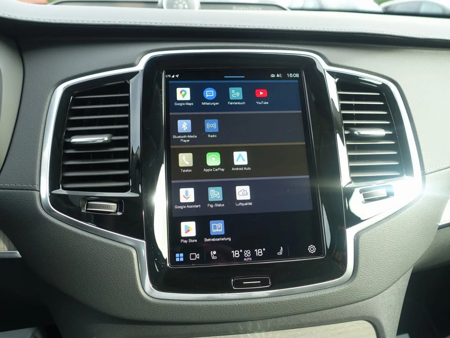 XC90 T8 Plus Bright AWD HeadUp/Pano/B&W/AHK/Four