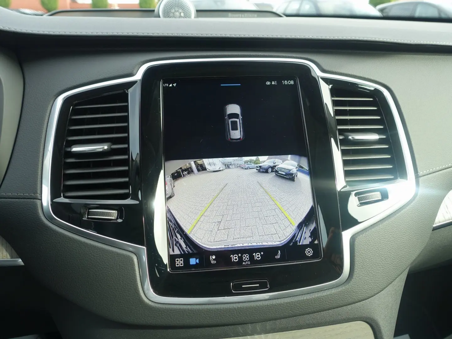 XC90 T8 Plus Bright AWD HeadUp/Pano/B&W/AHK/Four