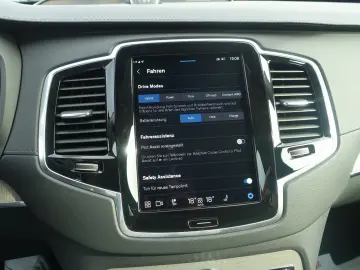 XC90 T8 Plus Bright AWD HeadUp/Pano/B&W/AHK/Four