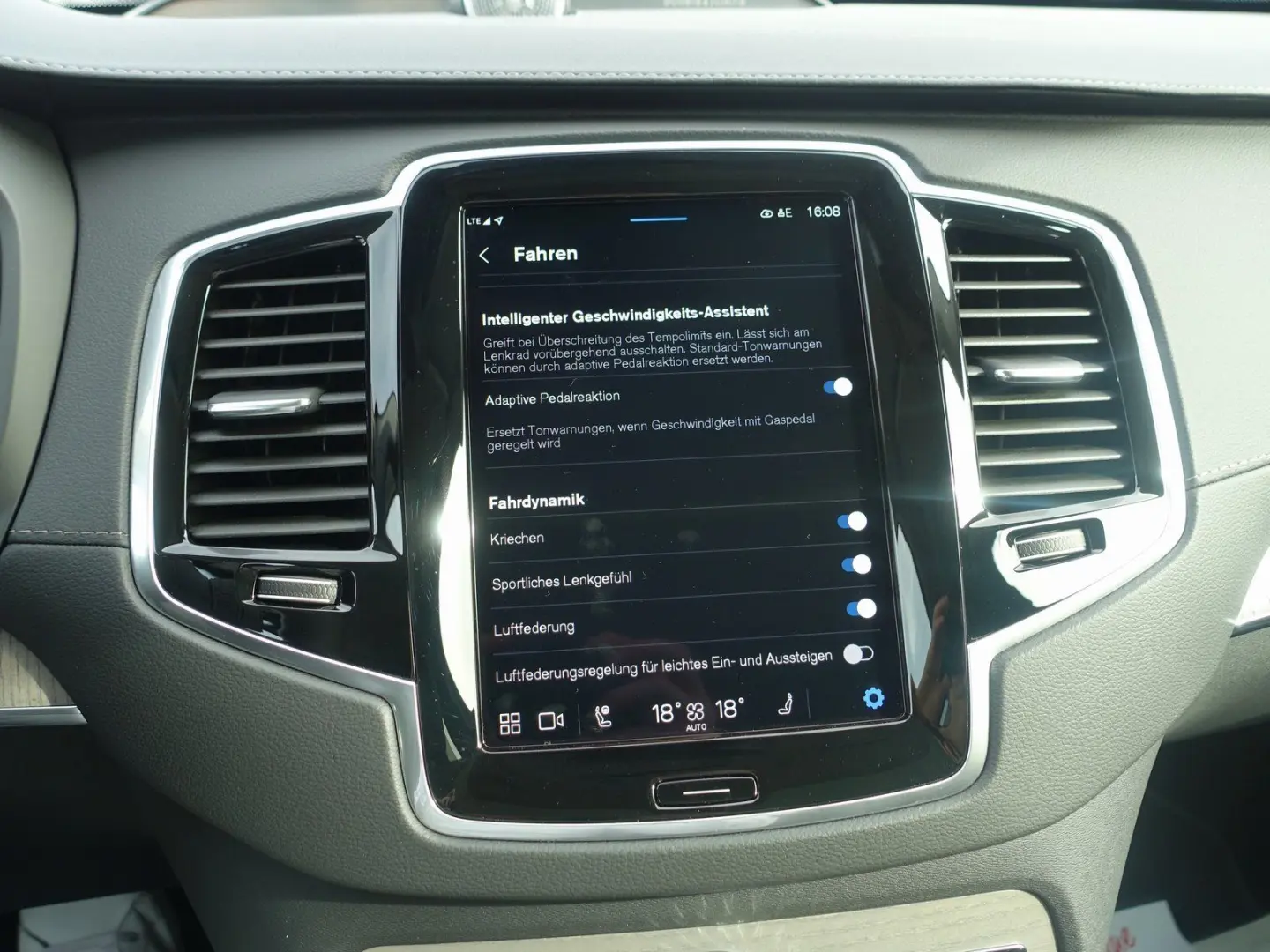 XC90 T8 Plus Bright AWD HeadUp/Pano/B&W/AHK/Four
