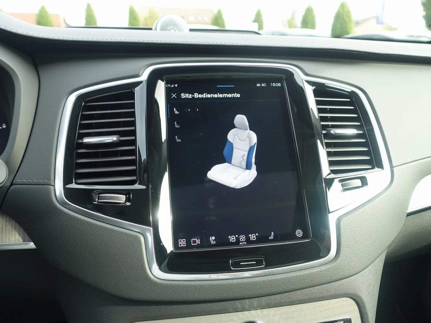 XC90 T8 Plus Bright AWD HeadUp/Pano/B&W/AHK/Four
