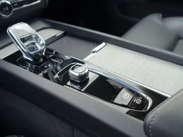 XC60 Ultra B5 AWD Dark Massage B&W 360  Pano