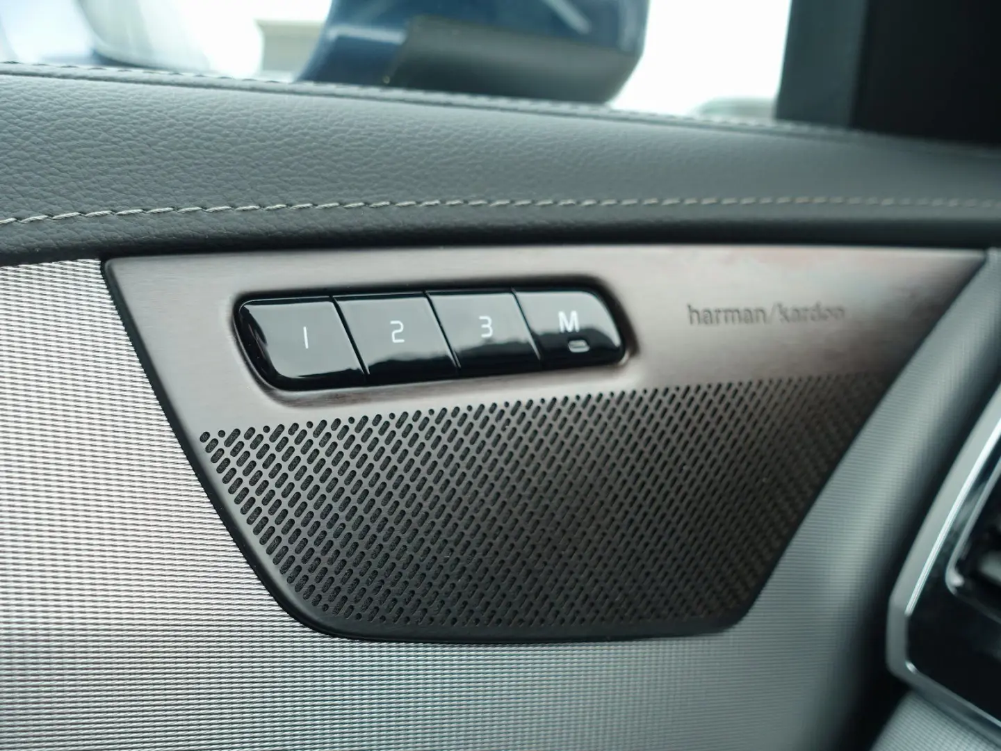 XC90 Ultra T8 AWD/FourC/360°/H&K/Pano/Head-Up