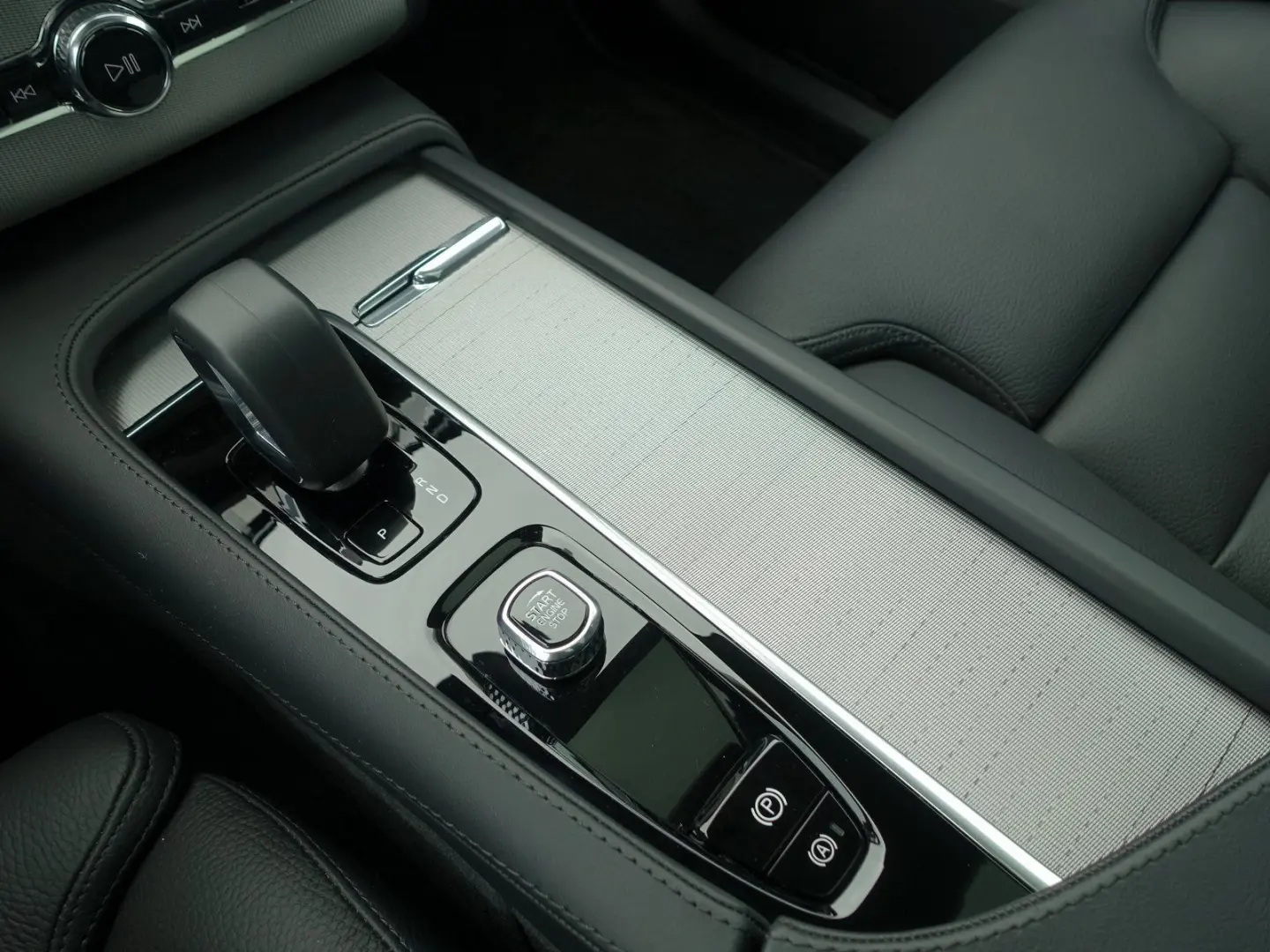 XC90 Ultra T8 AWD/FourC/360°/H&K/Pano/Head-Up