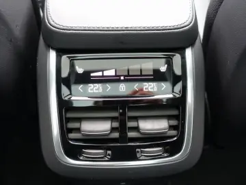 XC90 Ultra T8 AWD/FourC/360°/H&K/Pano/Head-Up