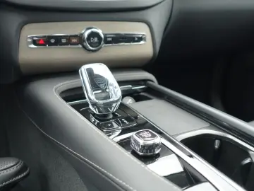 XC90 Ultra Dark T8 AWD Recharge B&W/PANO/MASSAGE