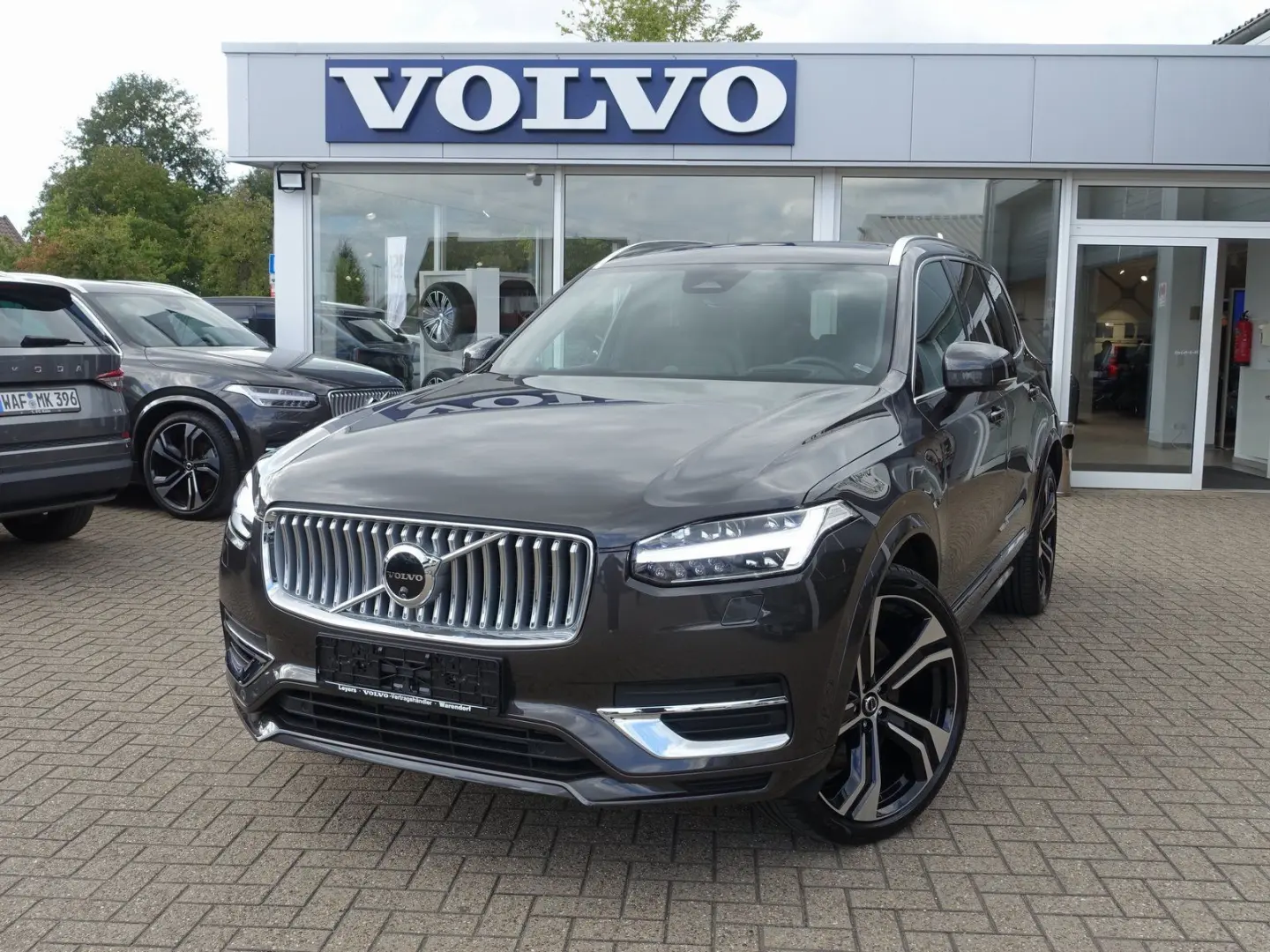 XC90 Plus T8 AWD Plug-in Hybrid PANO/HUD/B&W/AHK