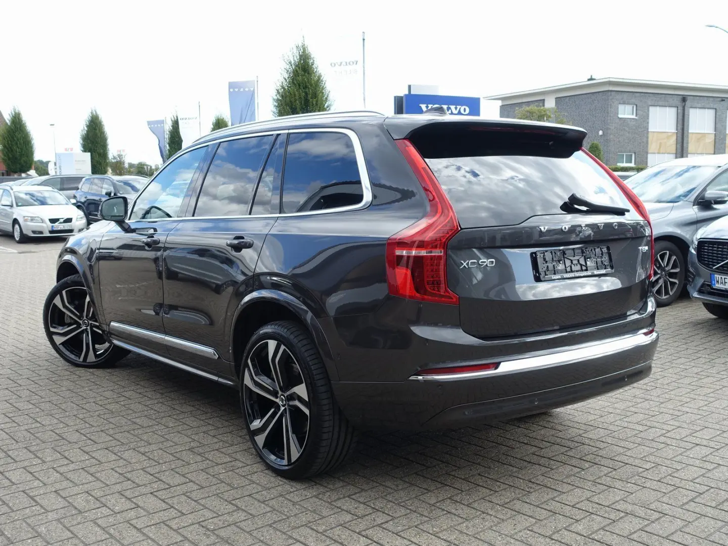 XC90 Plus T8 AWD Plug-in Hybrid PANO/HUD/B&W/AHK