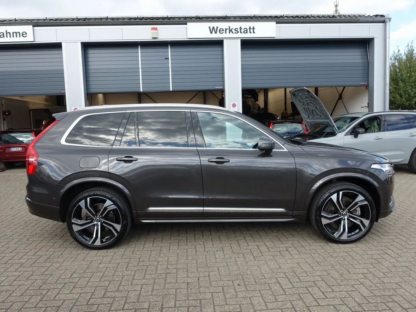 XC90 Plus T8 AWD Plug-in Hybrid PANO/HUD/B&W/AHK