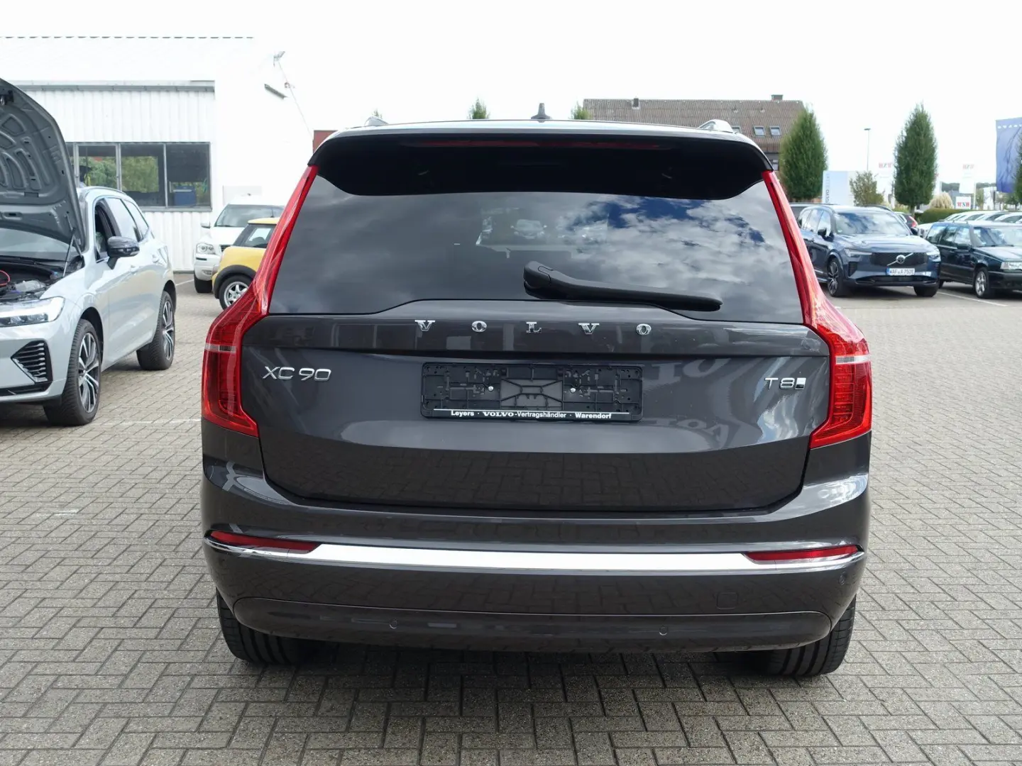 XC90 Plus T8 AWD Plug-in Hybrid PANO/HUD/B&W/AHK