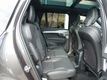 XC90 Plus T8 AWD Plug-in Hybrid PANO/HUD/B&W/AHK