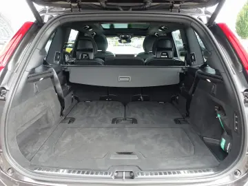 XC90 Plus T8 AWD Plug-in Hybrid PANO/HUD/B&W/AHK