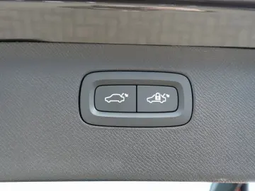 XC90 Plus T8 AWD Plug-in Hybrid PANO/HUD/B&W/AHK