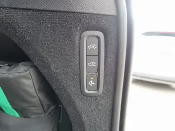 XC90 Plus T8 AWD Plug-in Hybrid PANO/HUD/B&W/AHK