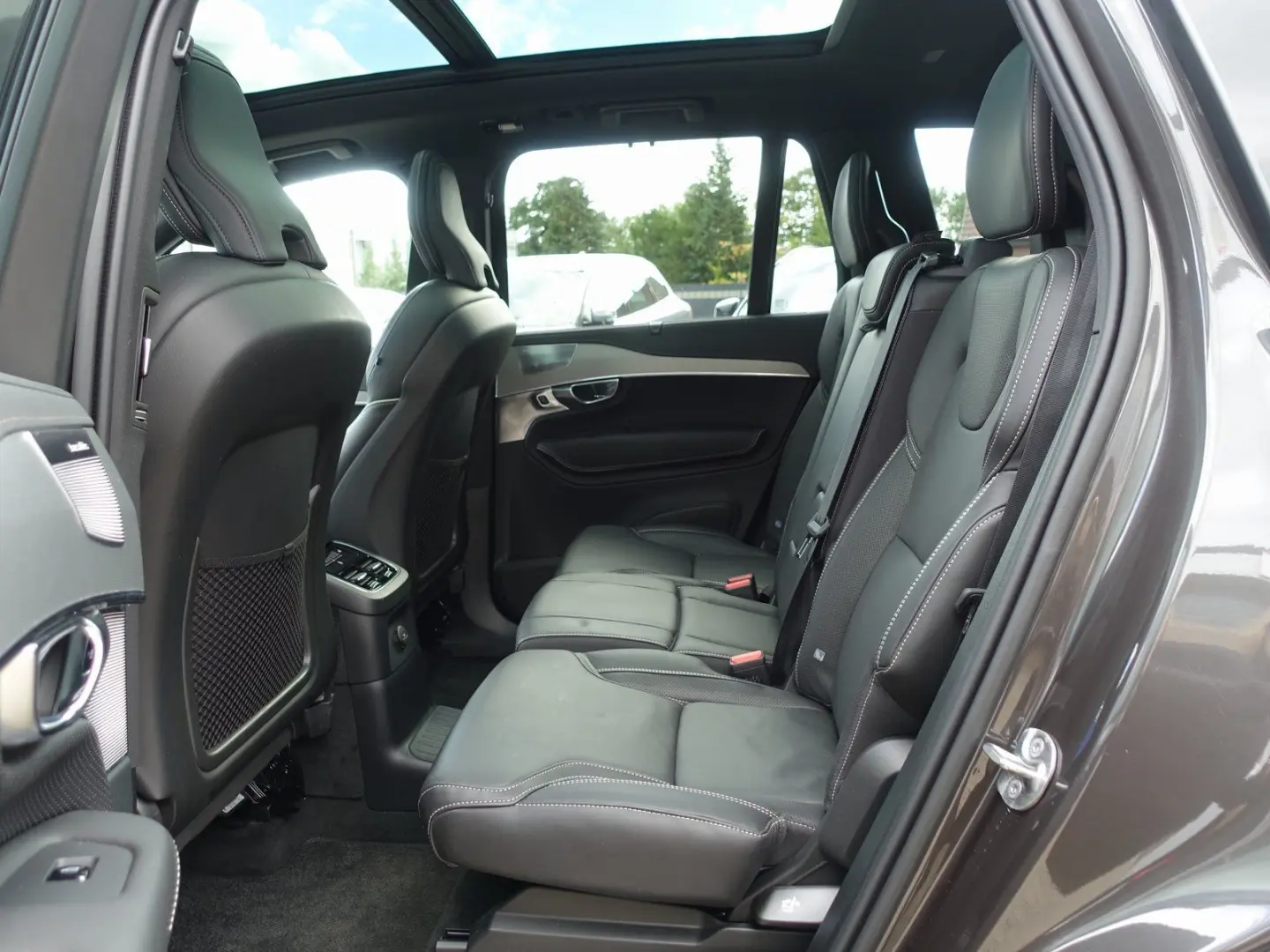XC90 Plus T8 AWD Plug-in Hybrid PANO/HUD/B&W/AHK