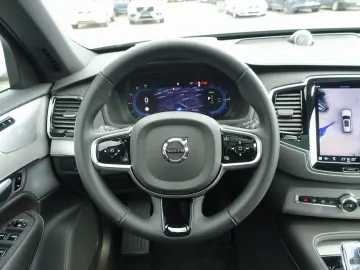 XC90 Plus T8 AWD Plug-in Hybrid PANO/HUD/B&W/AHK