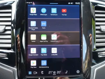 XC90 Plus T8 AWD Plug-in Hybrid PANO/HUD/B&W/AHK