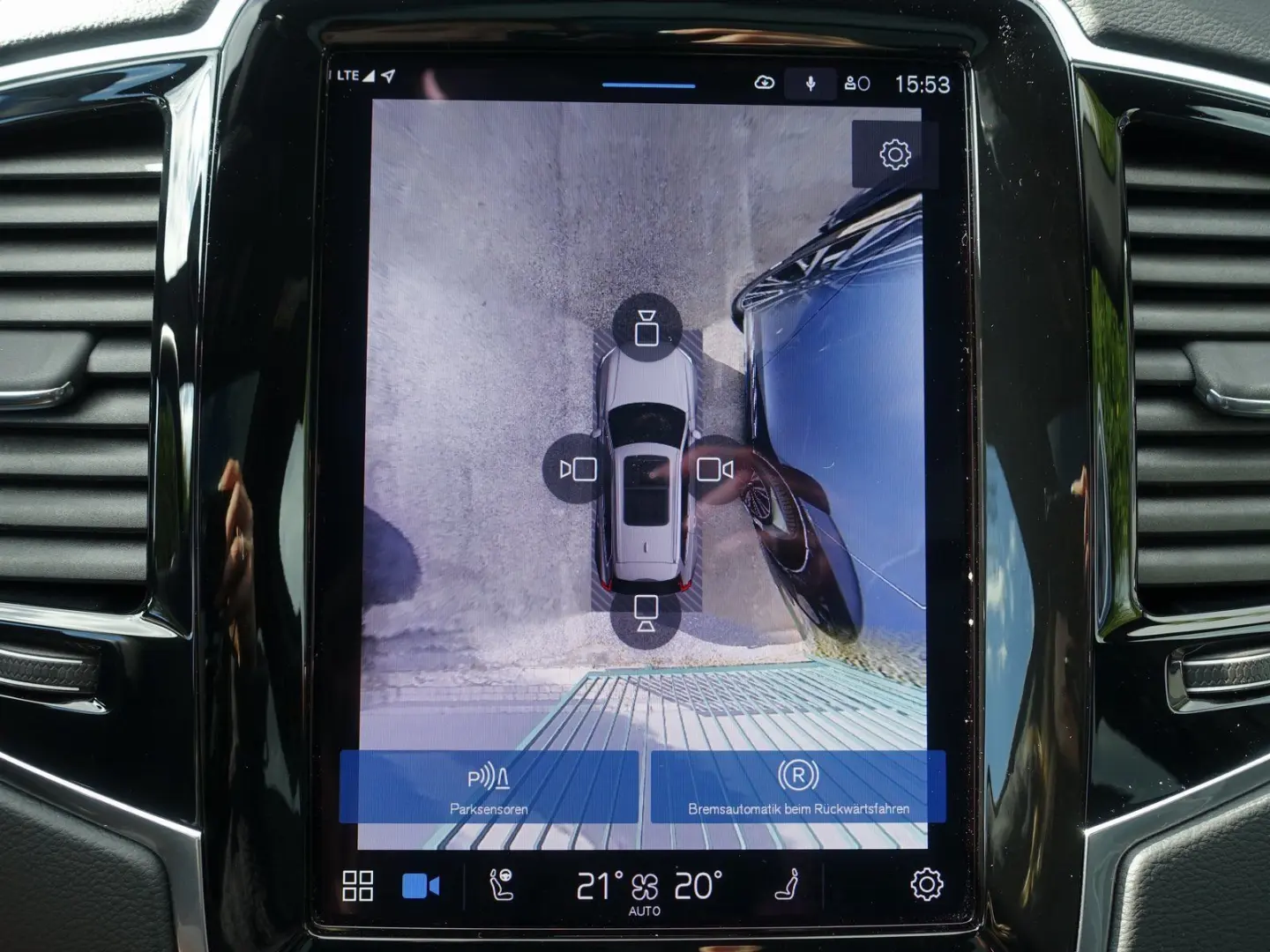 XC90 Plus T8 AWD Plug-in Hybrid PANO/HUD/B&W/AHK