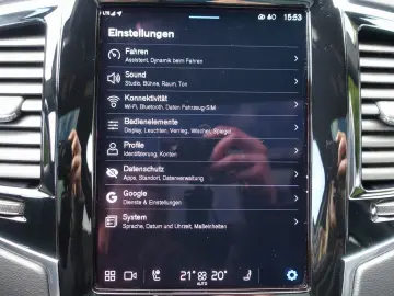 XC90 Plus T8 AWD Plug-in Hybrid PANO/HUD/B&W/AHK
