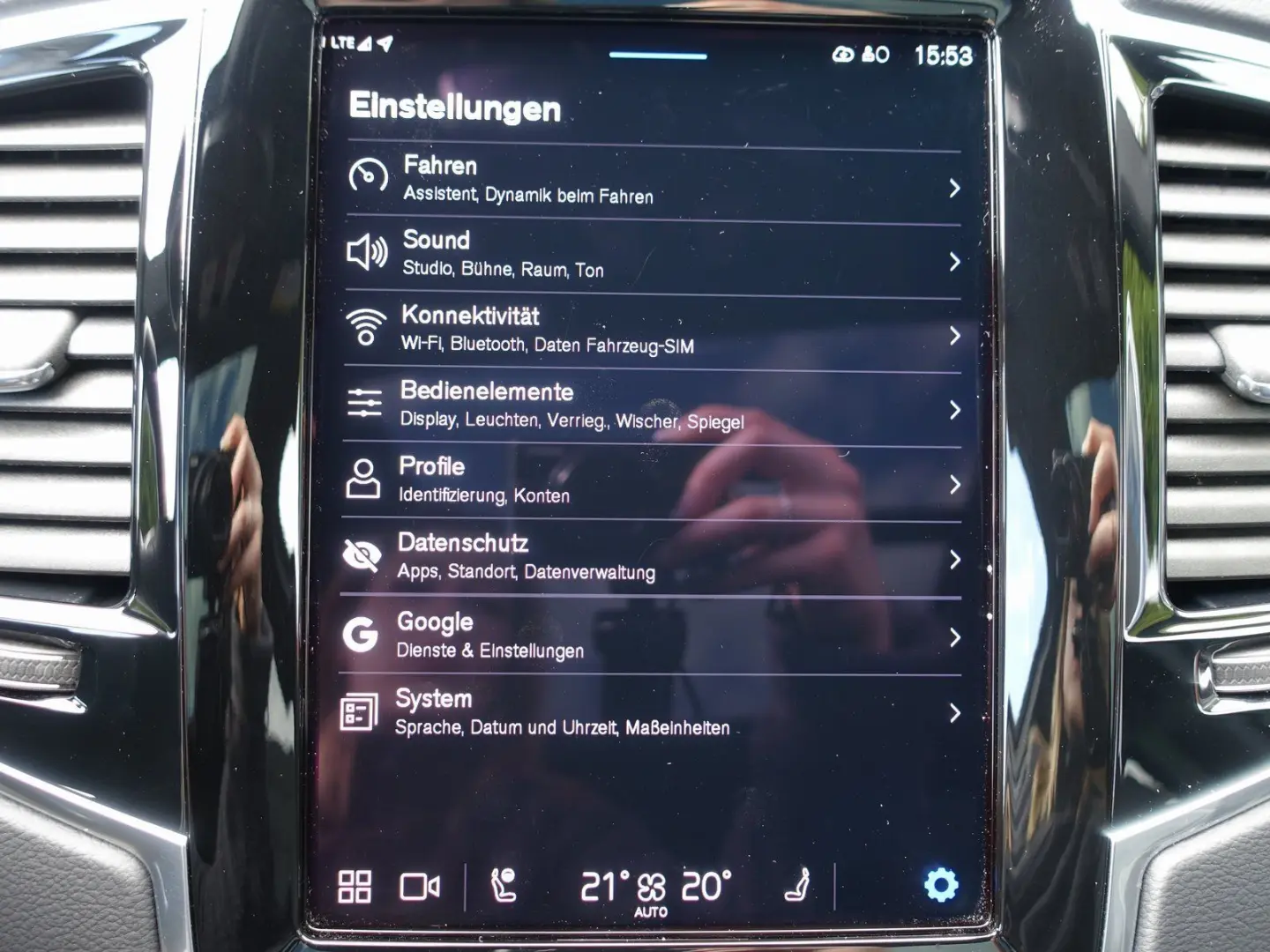 XC90 Plus T8 AWD Plug-in Hybrid PANO/HUD/B&W/AHK