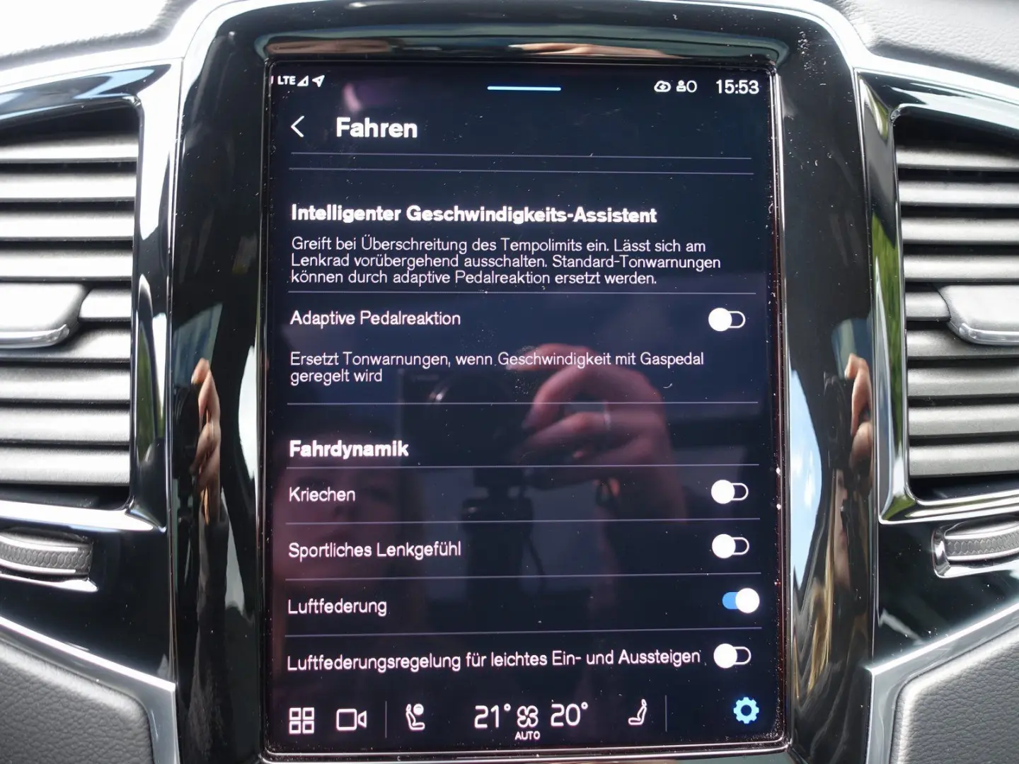 XC90 Plus T8 AWD Plug-in Hybrid PANO/HUD/B&W/AHK