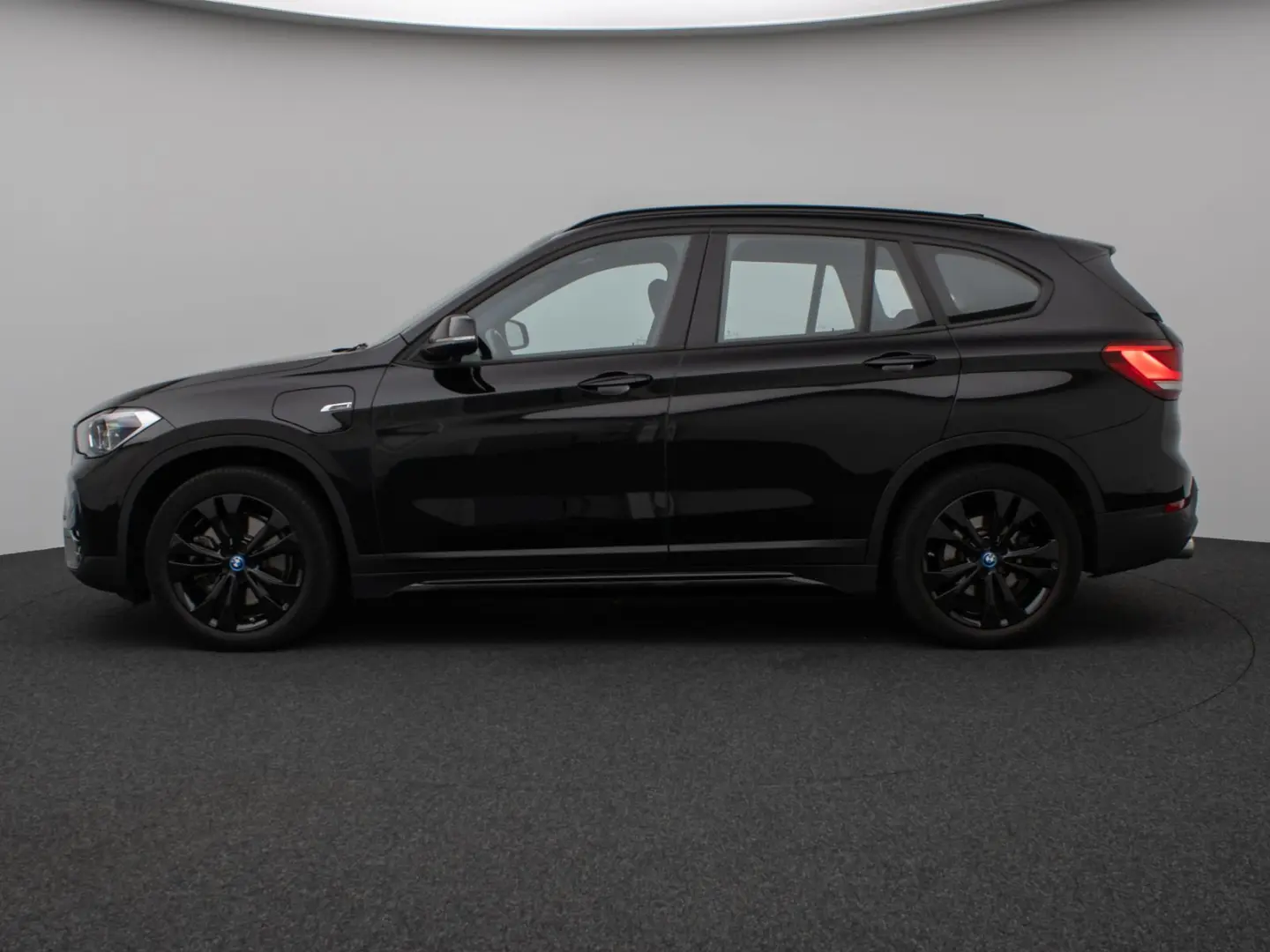 X1 xD25e SportLine Panorama HUD DAB Parkassist
