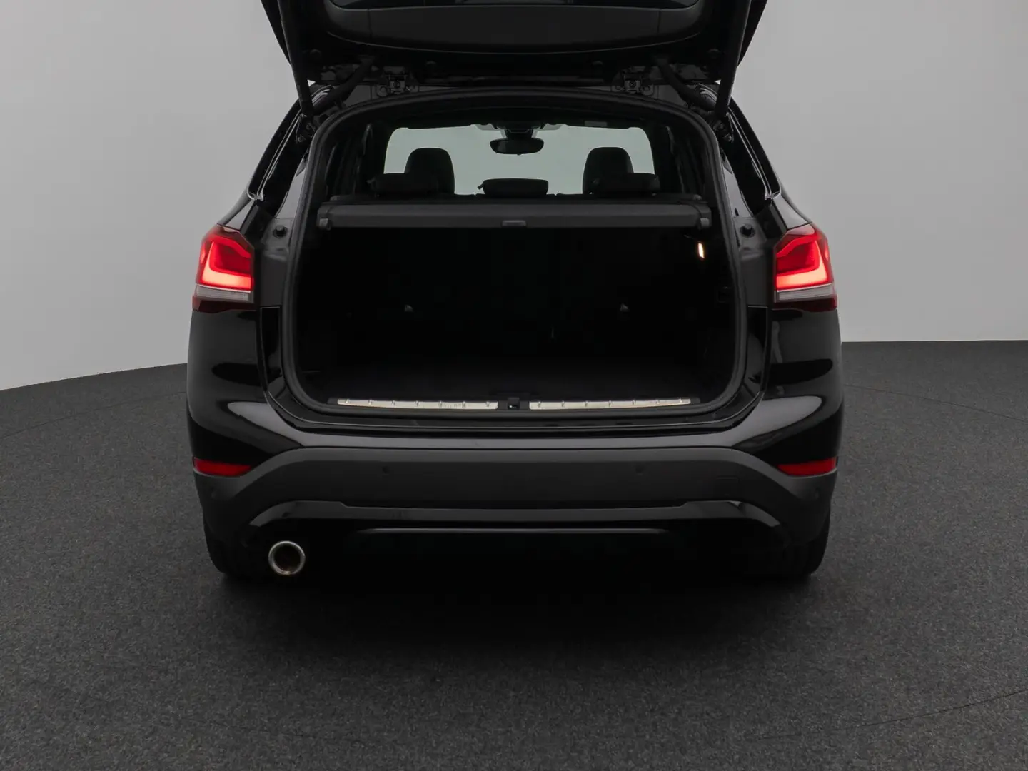 X1 xD25e SportLine Panorama HUD DAB Parkassist