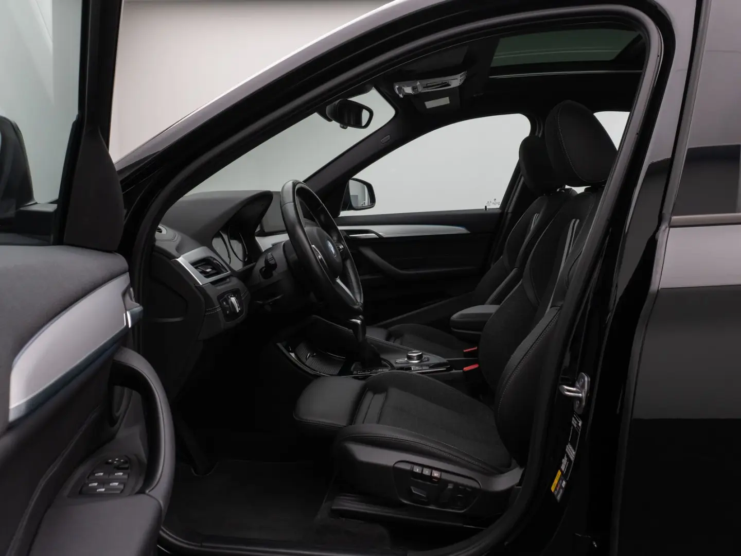 X1 xD25e SportLine Panorama HUD DAB Parkassist