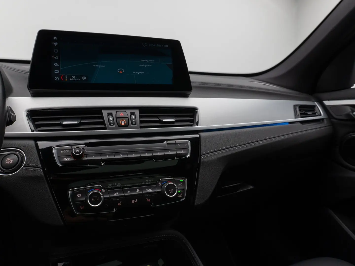 X1 xD25e SportLine Panorama HUD DAB Parkassist