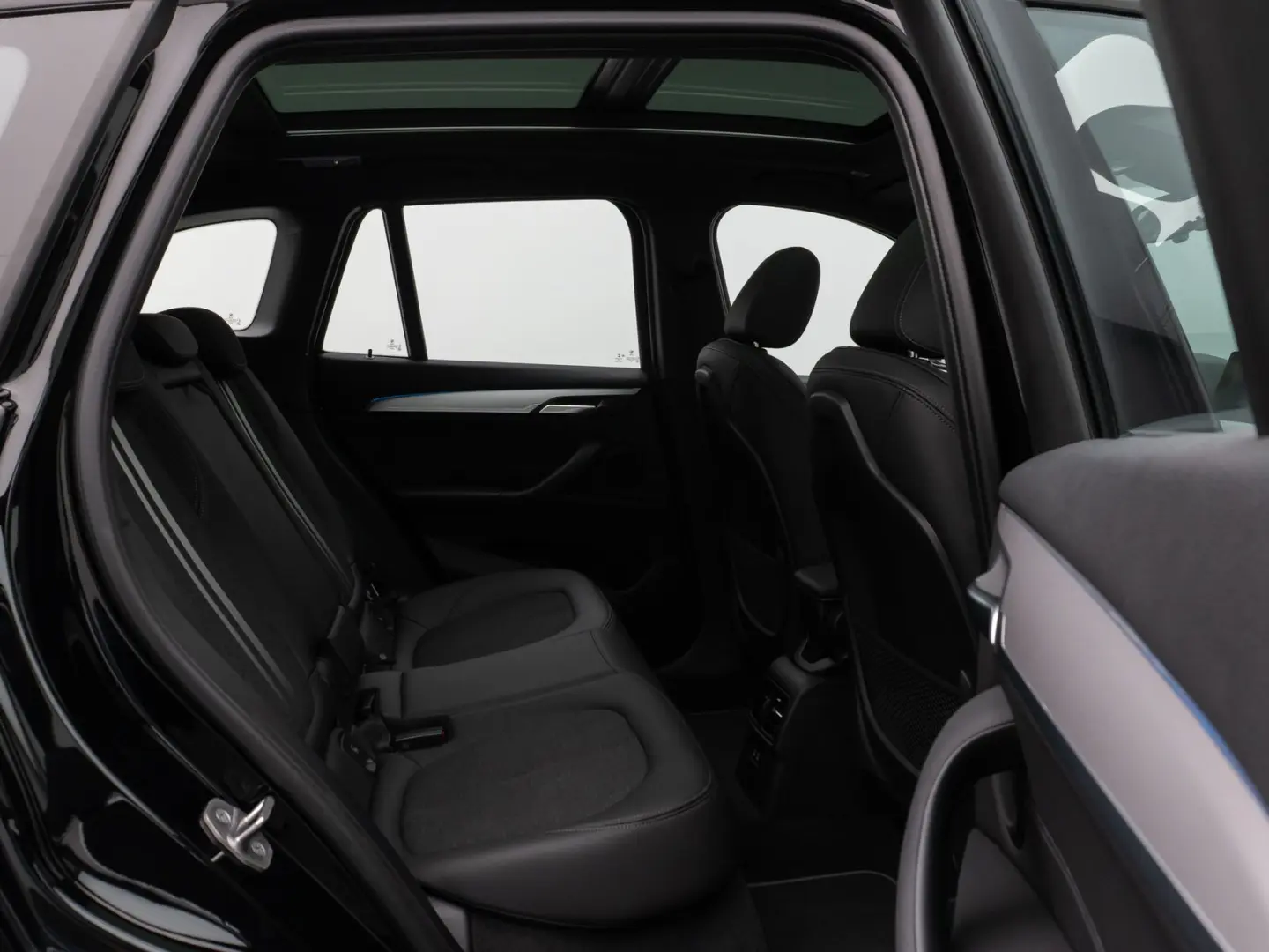 X1 xD25e SportLine Panorama HUD DAB Parkassist
