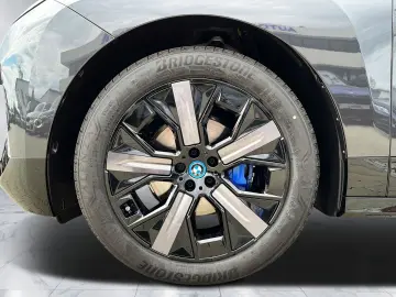 iX Edition Sport 50 xDrive AHK Sky Lounge