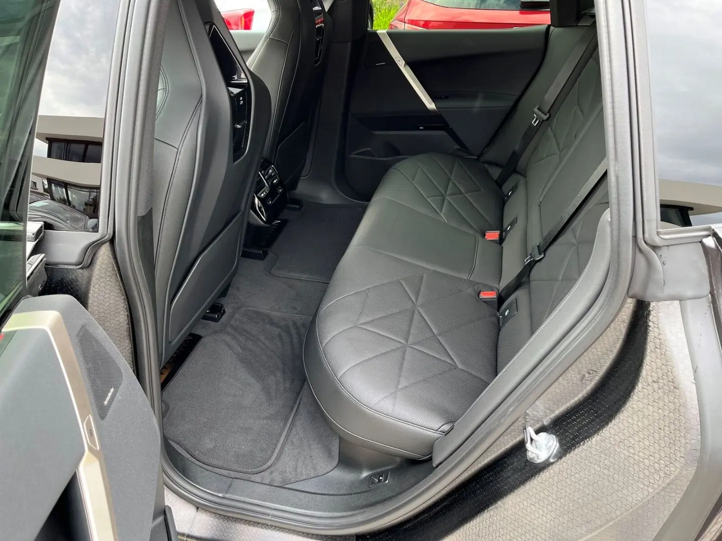 iX Edition Sport 50 xDrive AHK Sky Lounge