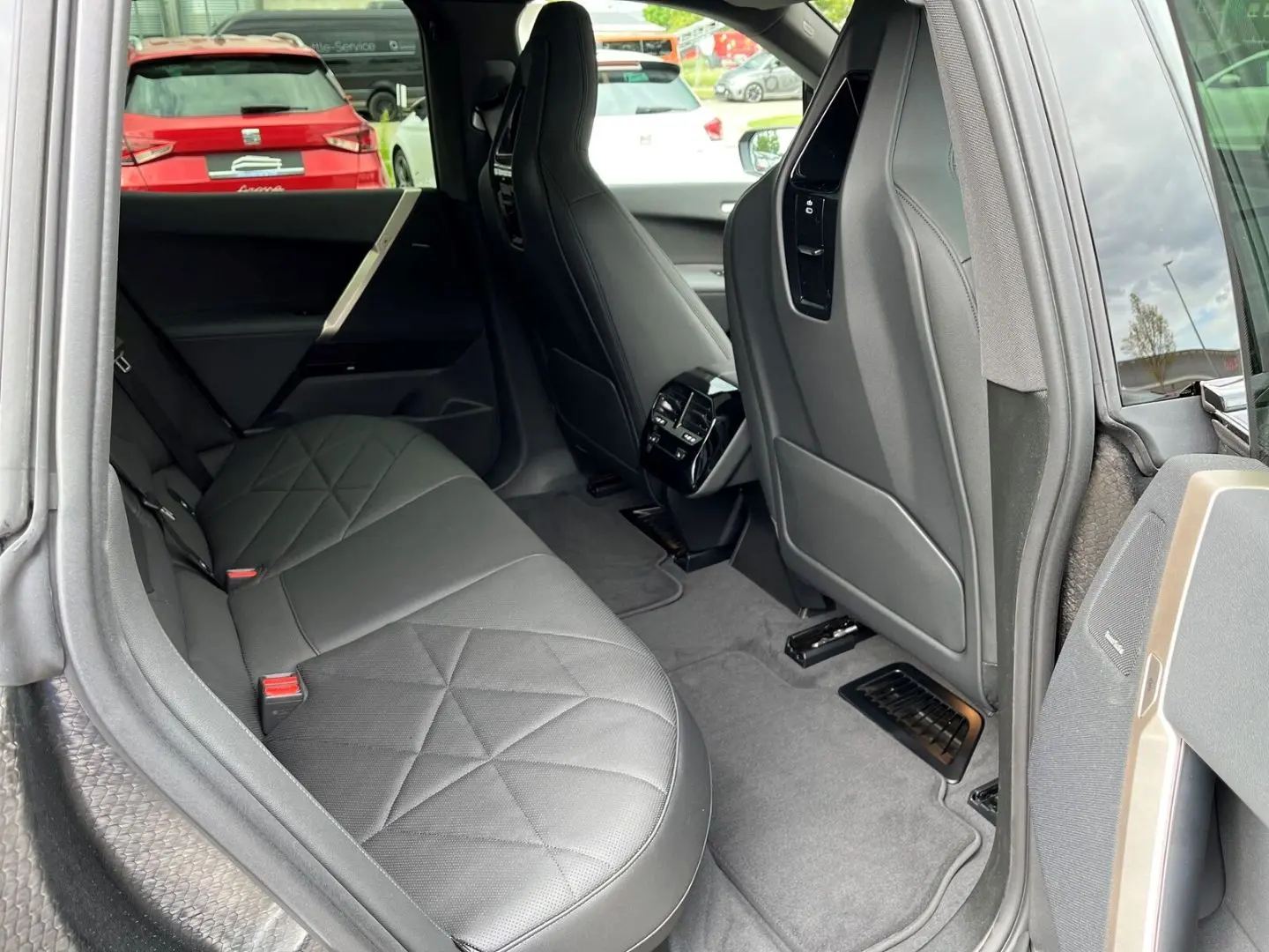 iX Edition Sport 50 xDrive AHK Sky Lounge