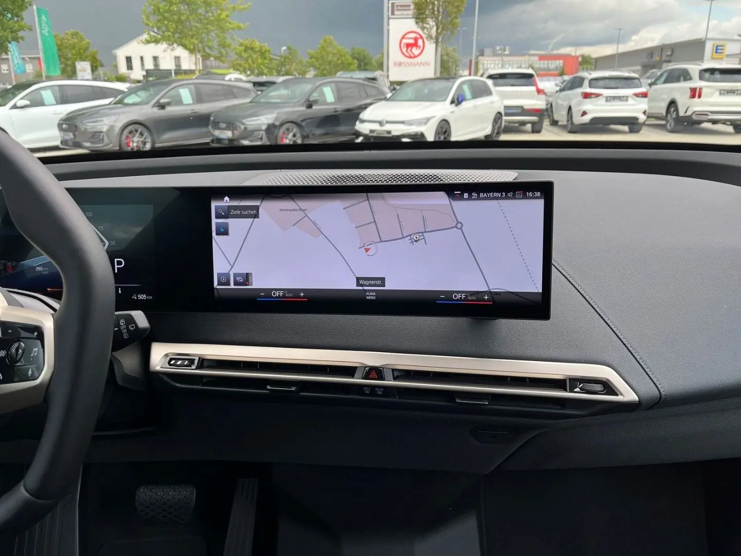 iX Edition Sport 50 xDrive AHK Sky Lounge