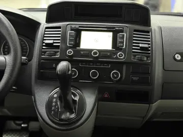 Volkswagen T5 Caravelle 2.0 TDI