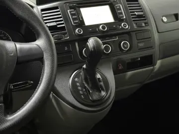 Volkswagen T5 Caravelle 2.0 TDI