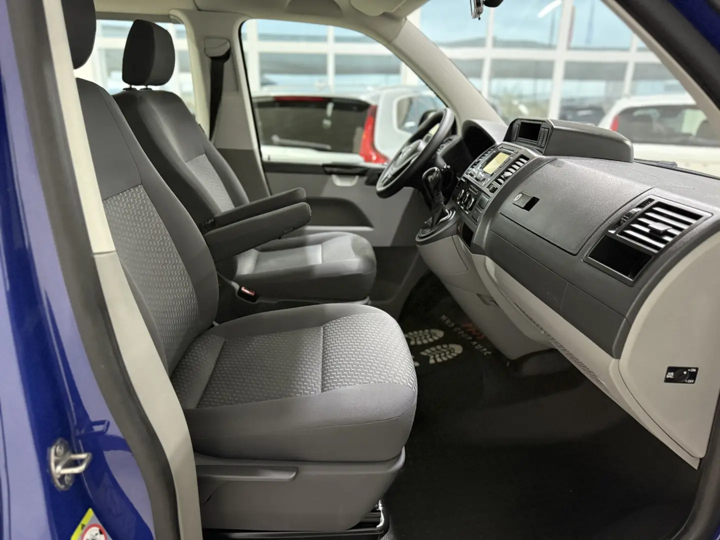 Volkswagen T5 Caravelle 2.0 TDI