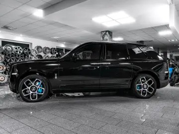 Cullinan Black Badge