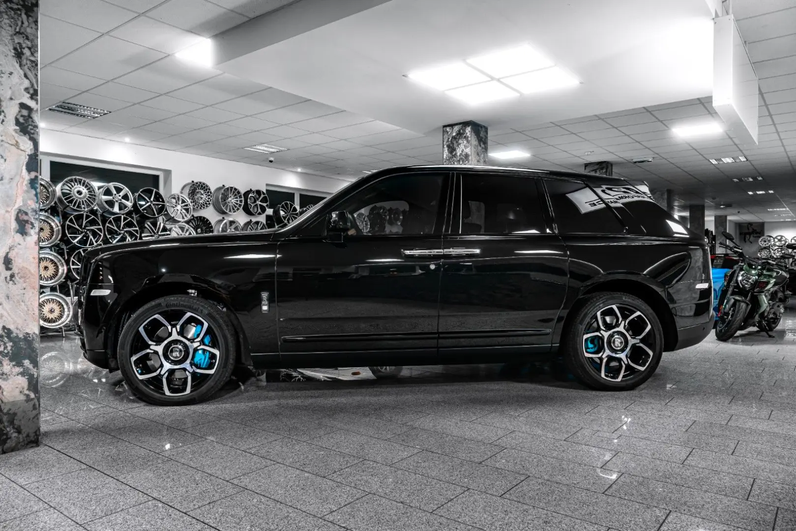 Cullinan Black Badge