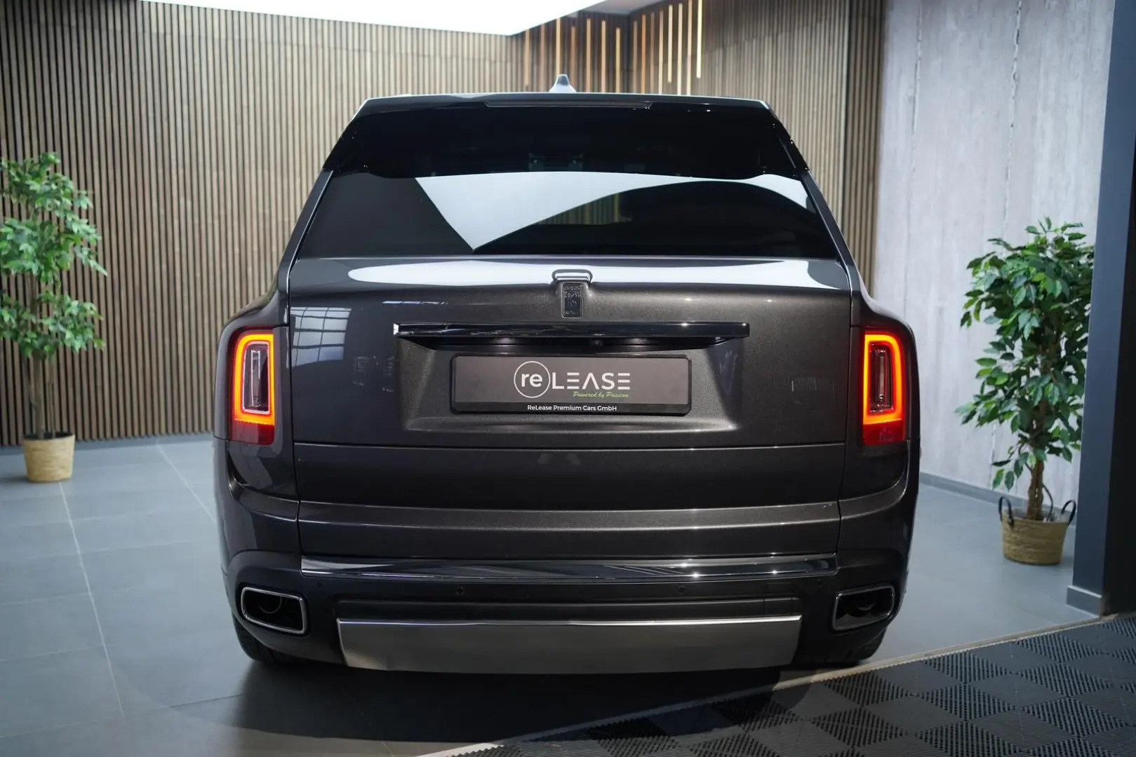 Cullinan   TV   4-Seats   NightV   22Z   Fridge