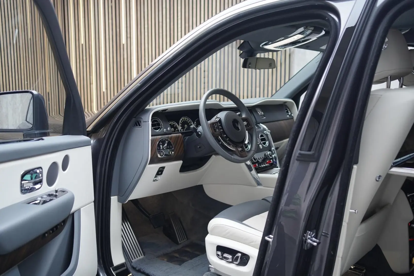 Cullinan   TV   4-Seats   NightV   22Z   Fridge