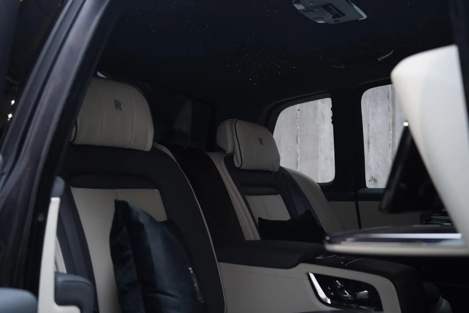 Cullinan   TV   4-Seats   NightV   22Z   Fridge