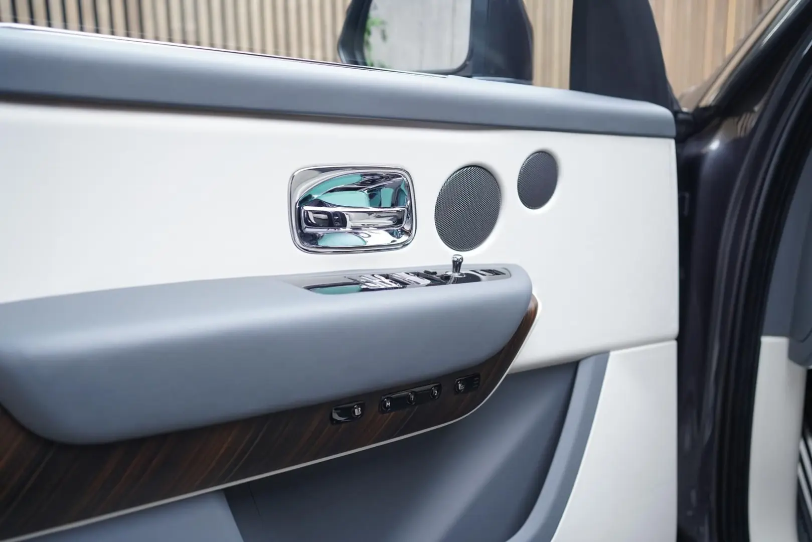 Cullinan   TV   4-Seats   NightV   22Z   Fridge